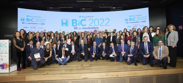 Foto grupal premios BIC. CHUAC, CHUS y Centro de Salud de A Estrada